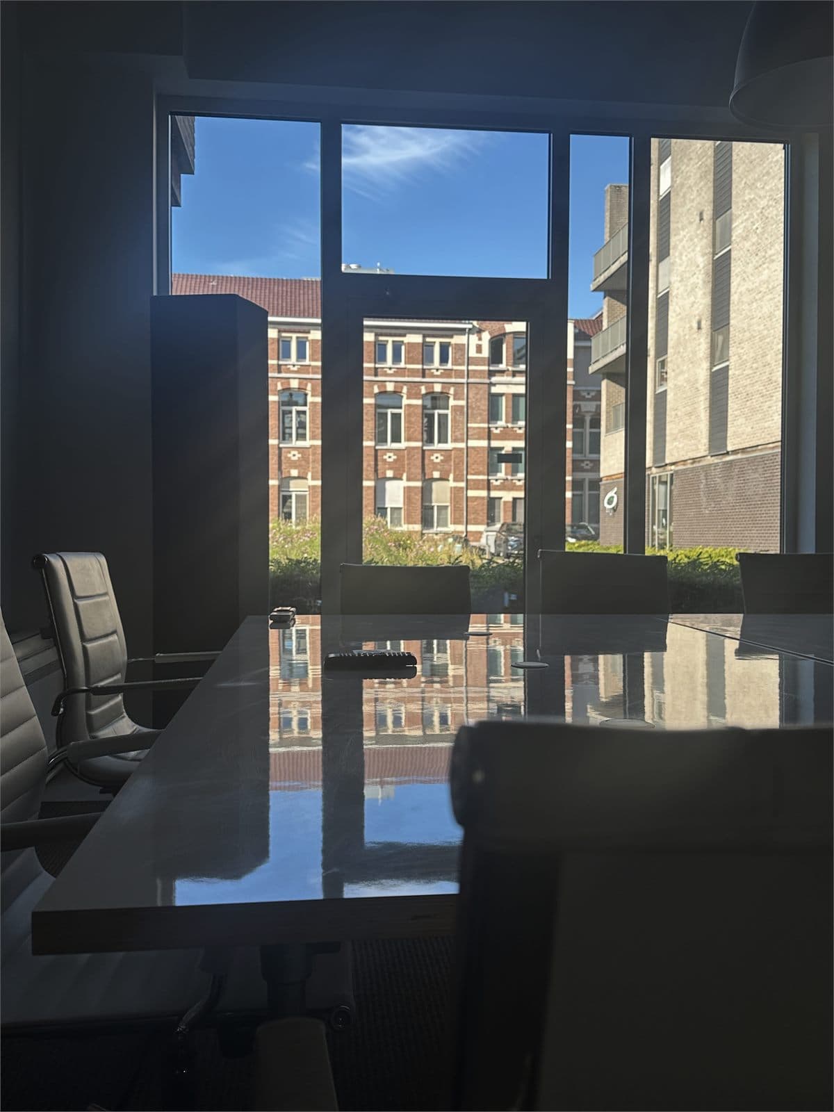 Vergaderzaal met natuurlijk daglicht